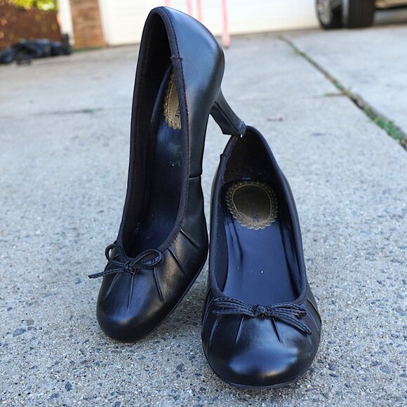 Naturalizer 7M Black Leather Look Comfort Pumps Heels Bow - Picture 1 of 8